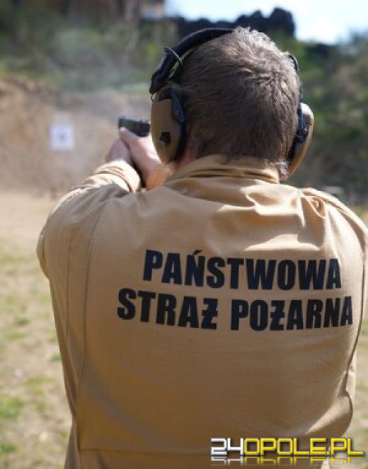 Opolscy policjanci zdobyli pierwsze miejsce w zawodach strzeleckich