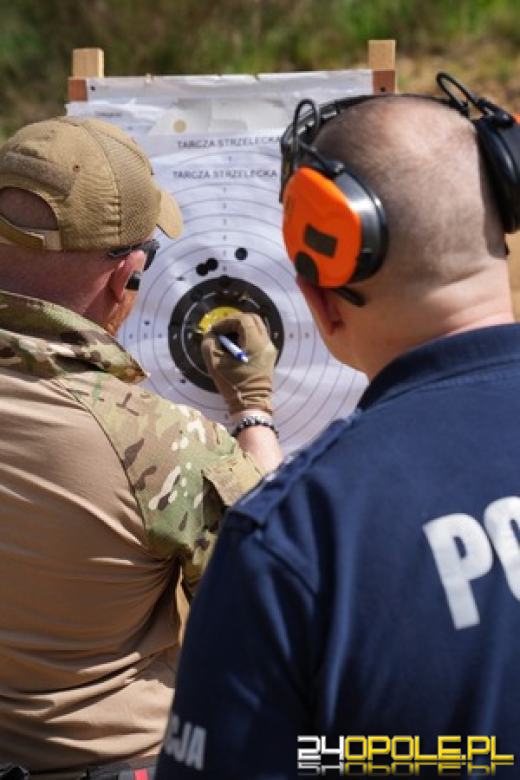 Opolscy policjanci zdobyli pierwsze miejsce w zawodach strzeleckich