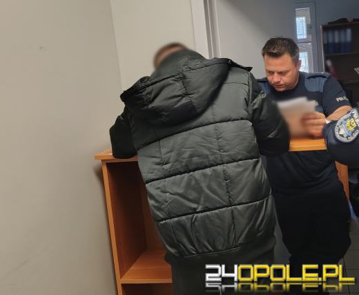 26-latek wpadł z amfetaminą po tym, jak awanturował się na klatce schodowej