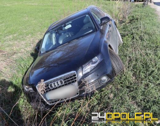 Nastolatek ukradł auto i zakończył jazdę w rowie. Uciekł z miejsca
