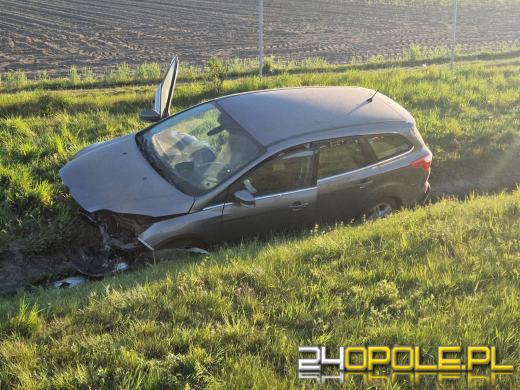 Wypadek na A4. Auto wypadło z jezdni, dwie osoby w szpitalu
