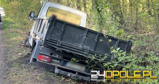 Nietrzeźwy 31-latek bez uprawnień zabrał firmowe auto i zakończył jazdę w rowie