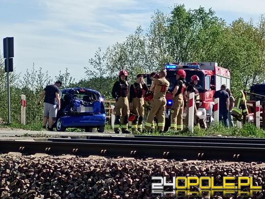Zderzenie pociągu z samochodem. Ruch wstrzymany na trasie Opole Groszowice - Tarnów Opolski