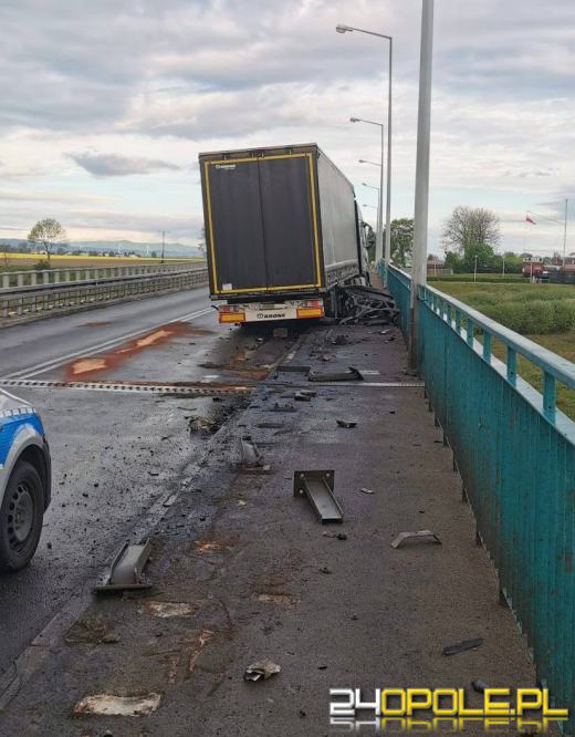 Uwaga kierowcy:DK46 zablokowana po kolizji ciężarówki w Ściborzu AKTUALIZACJA
