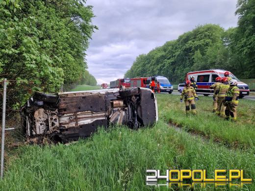 Dachowanie auta na A4 pod Ligotą Górną 