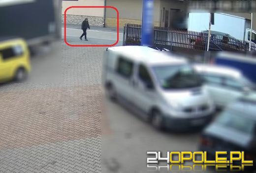 Podczas wędrówki ukradł portfel i samochód, a później pijany wjechał nim do rowu WIDEO