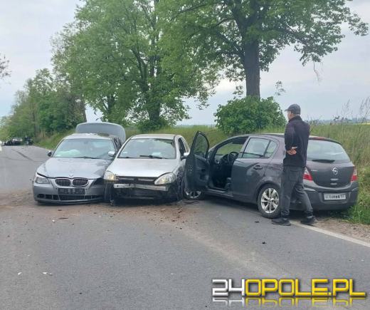 Zderzenie czterech aut pod Głubczycami. Sześć osób trafiło do szpitala