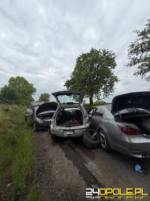 Zderzenie czterech aut pod Głubczycami. Sześć osób trafiło do szpitala