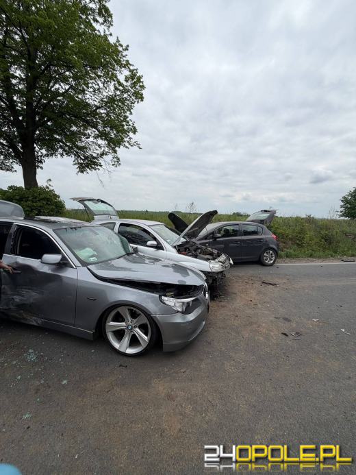 Zderzenie czterech aut pod Głubczycami. Sześć osób trafiło do szpitala
