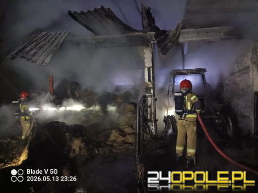 Pożar garażu w Jastrzygowicach. W środku był ciągnik i słoma