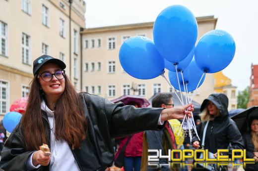 Parada kundelków przeszła przez centrum Opola mimo deszczu