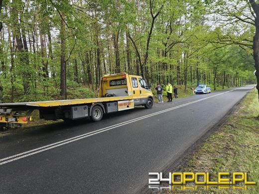 Samochód wypadł z drogi między Jełową a Dąbrówką Łubniańską