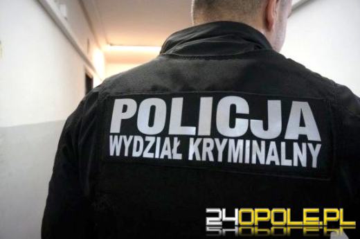 Schował się w zaroślach z kosiarką. Zauważył go policjant jadący do pracy