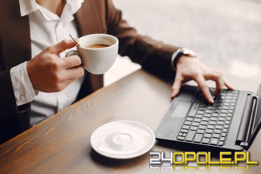 Świeżo palona kawa do biura vs. produkty z marketu - dlaczego jakość ma znaczenie?