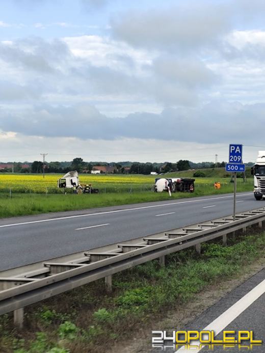 Cysterna z materiałem łatwopalnym przewróciła się na A4. Są utrudnienia pod Opolem