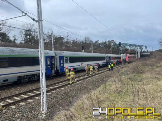 Kilkuset pasażerów objętych ewakuacją po zdarzeniu na linii kolejowej