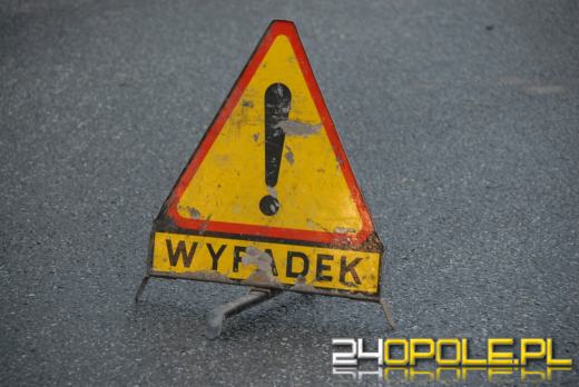 Zderzenie trzech samochodów na DK39. Droga zablokowana