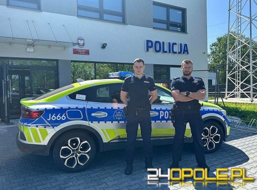 Policjanci uratowali seniora z płonącego mieszkania