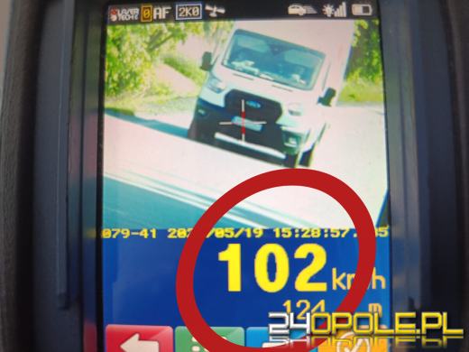 Chciał szybko rozwieźć paczki - pędził ponad 100 km/h przez miejscowość