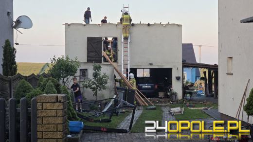 Burza nad powiatem strzeleckim. Uszkodzone dachy w Balcarzowicach, utrudnienia na A4
