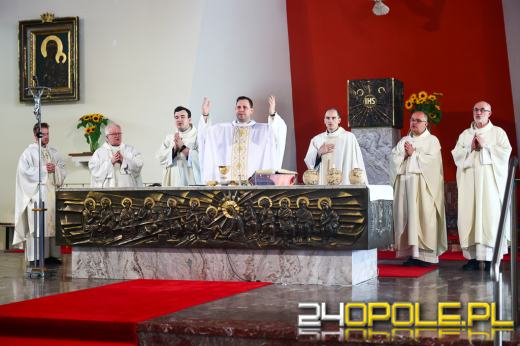 Procesje Bożego Ciała przeszły ulicami Opola. Wiernym dopisała pogoda