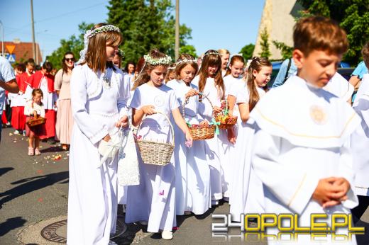 Procesje Bożego Ciała przeszły ulicami Opola. Wiernym dopisała pogoda