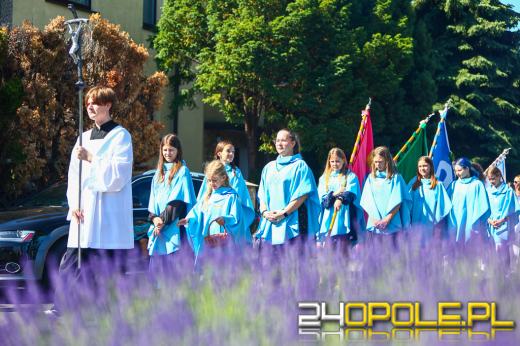 Procesje Bożego Ciała przeszły ulicami Opola. Wiernym dopisała pogoda
