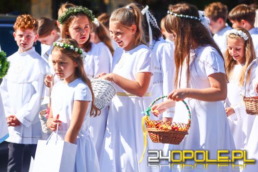 Procesje Bożego Ciała przeszły ulicami Opola. Wiernym dopisała pogoda