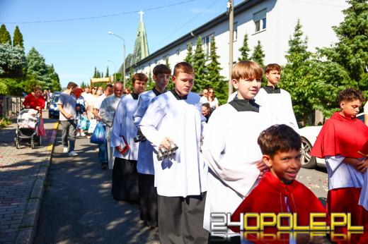 Procesje Bożego Ciała przeszły ulicami Opola. Wiernym dopisała pogoda
