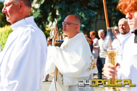 Procesje Bożego Ciała przeszły ulicami Opola. Wiernym dopisała pogoda