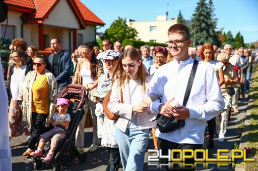Procesje Bożego Ciała przeszły ulicami Opola. Wiernym dopisała pogoda