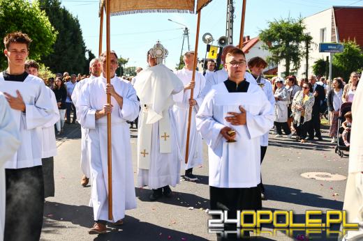 Procesje Bożego Ciała przeszły ulicami Opola. Wiernym dopisała pogoda