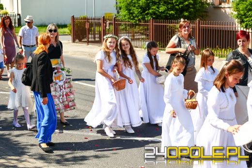 Procesje Bożego Ciała przeszły ulicami Opola. Wiernym dopisała pogoda