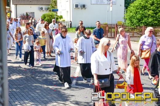 Procesje Bożego Ciała przeszły ulicami Opola. Wiernym dopisała pogoda