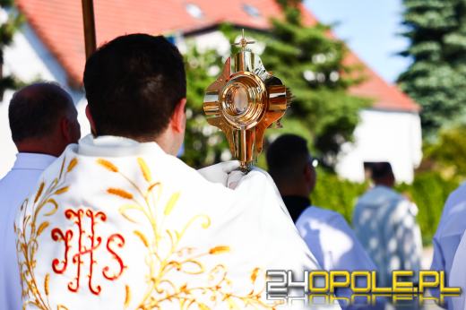 Procesje Bożego Ciała przeszły ulicami Opola. Wiernym dopisała pogoda