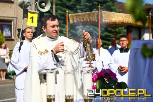 Procesje Bożego Ciała przeszły ulicami Opola. Wiernym dopisała pogoda