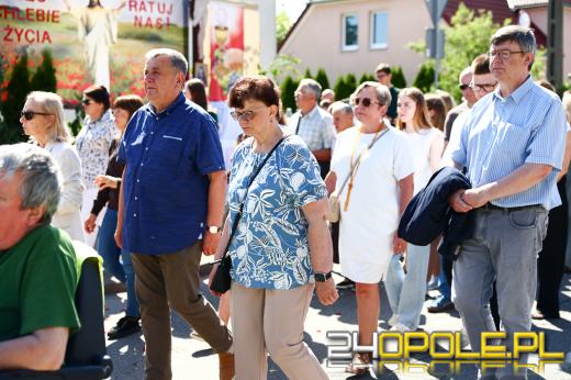 Procesje Bożego Ciała przeszły ulicami Opola. Wiernym dopisała pogoda