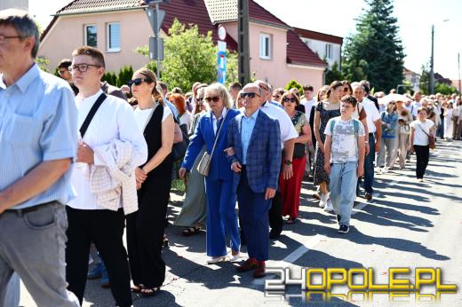 Procesje Bożego Ciała przeszły ulicami Opola. Wiernym dopisała pogoda