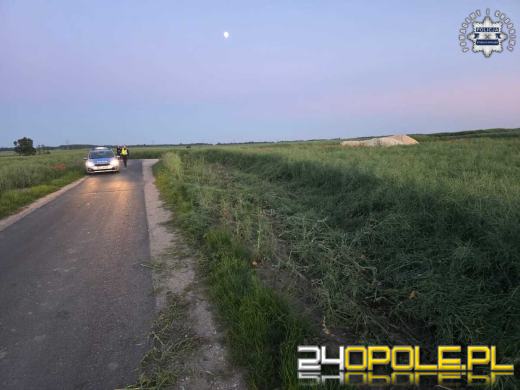 Policyjna kontrola? Kierowca wybrał wersję rozszerzoną - przez pole