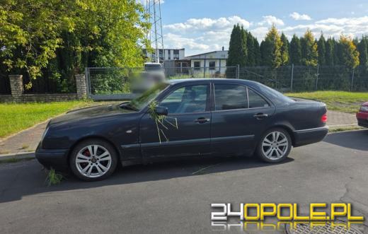 Policyjna kontrola? Kierowca wybrał wersję rozszerzoną - przez pole