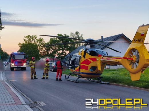 Strzelce Opolskie. Strażacy pomagali ratownikom medycznym, na miejsce przyleciał śmigłowiec LPR