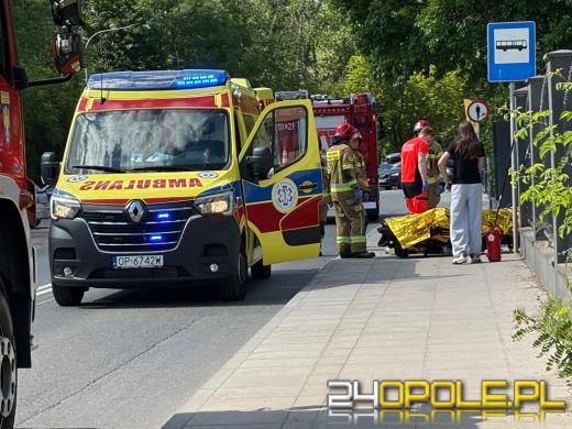 Motorowerzysta trafił do szpitala po zderzeniu z samochodem na ulicy Rejtana