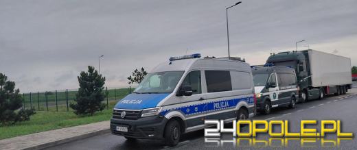 Zdjęcie prawa jazdy w telefonie wzbudziło podejrzenia. Na miejsce wezwano policję