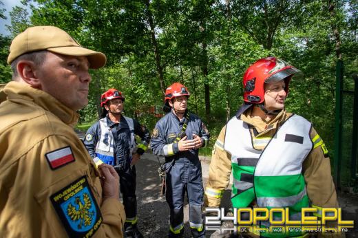 Wyciek chemikaliów i wypadek na wysokości