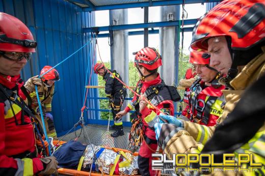 Wyciek chemikaliów i wypadek na wysokości