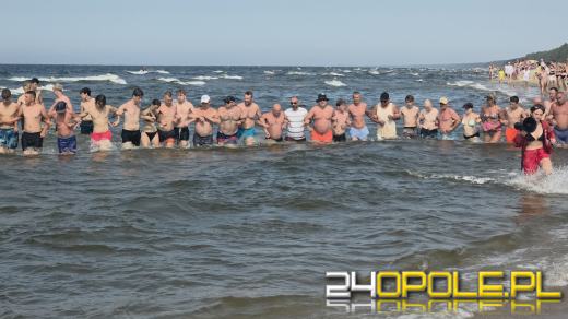 Łańcuch życia na plaży w Stegnie. Ważna lekcja na początek wakacji WIDEO