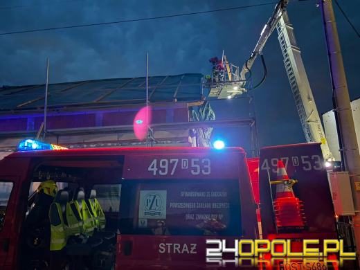 Strażacy ponownie interweniują w Balcarzowicach. Zabezpieczają uszkodzony dach