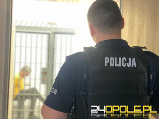 Zaatakował żonę młotkiem. Kobieta ranna wyszła na ulicę 
