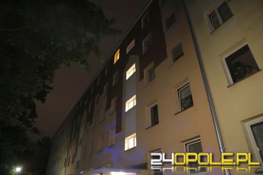 Nocny pożar na ulicy Dambonia. Interweniowały cztery zastępy straży