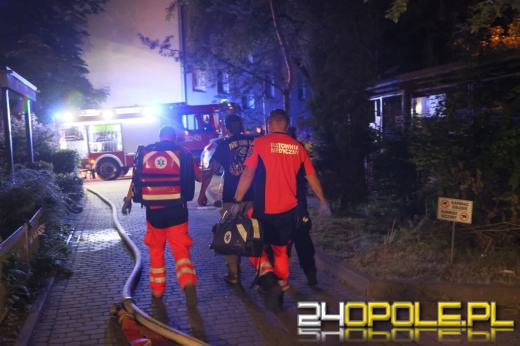 Nocny pożar na ulicy Dambonia. Interweniowały cztery zastępy straży